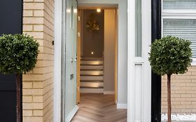 London'S Modern Nuance Apartment - Battersea