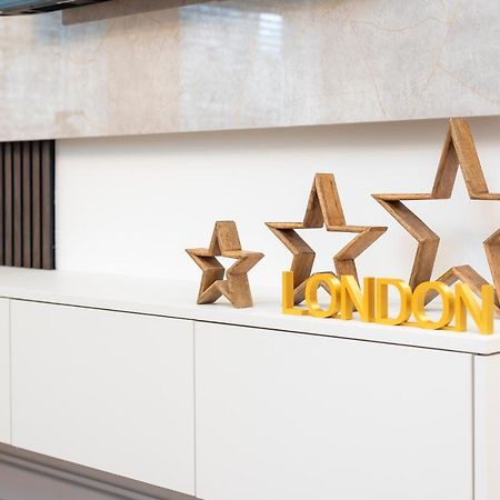 London'S Modern Nuance Apartment - Battersea Exterior foto
